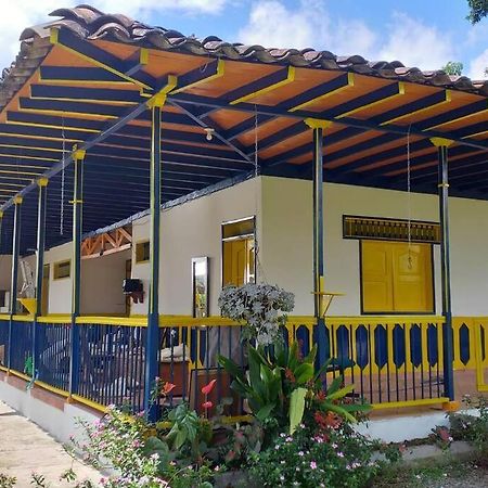 Casa Finca Villa Luz A 800 Mts Del Parque Del Cafe مونتينيغرو المظهر الخارجي الصورة